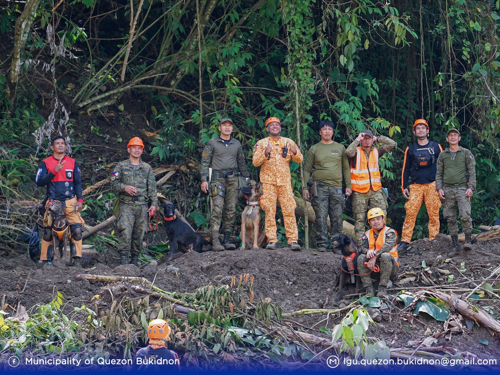 elderly couple hugging landslide (3)