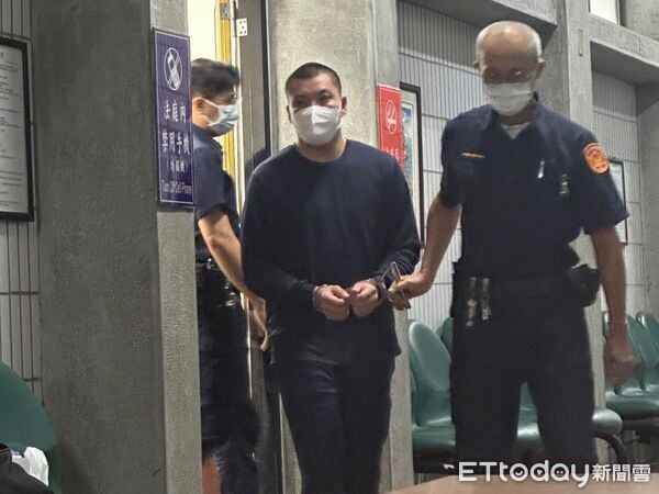 father abuses newborn son (2)