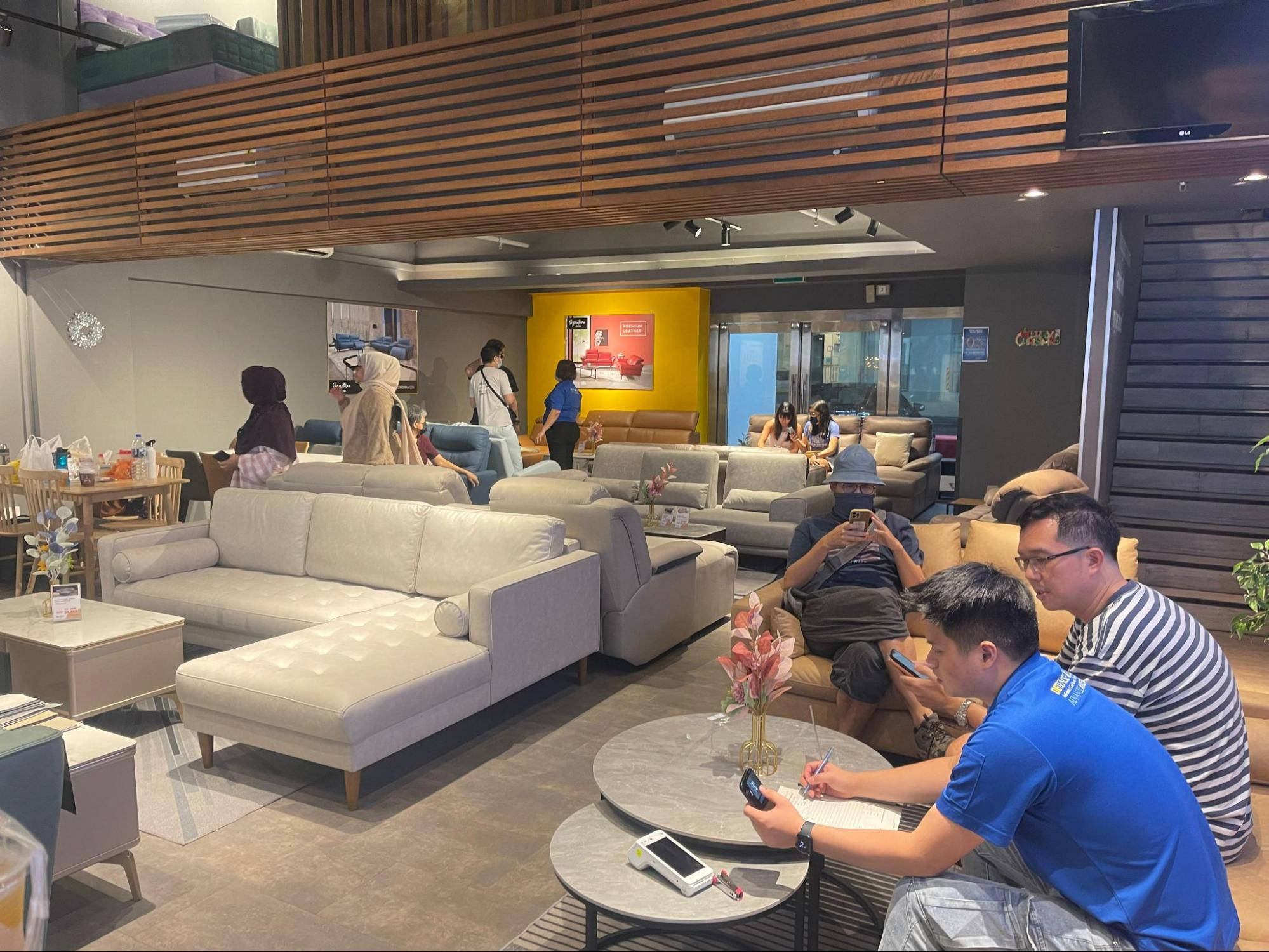 four star moving out sale