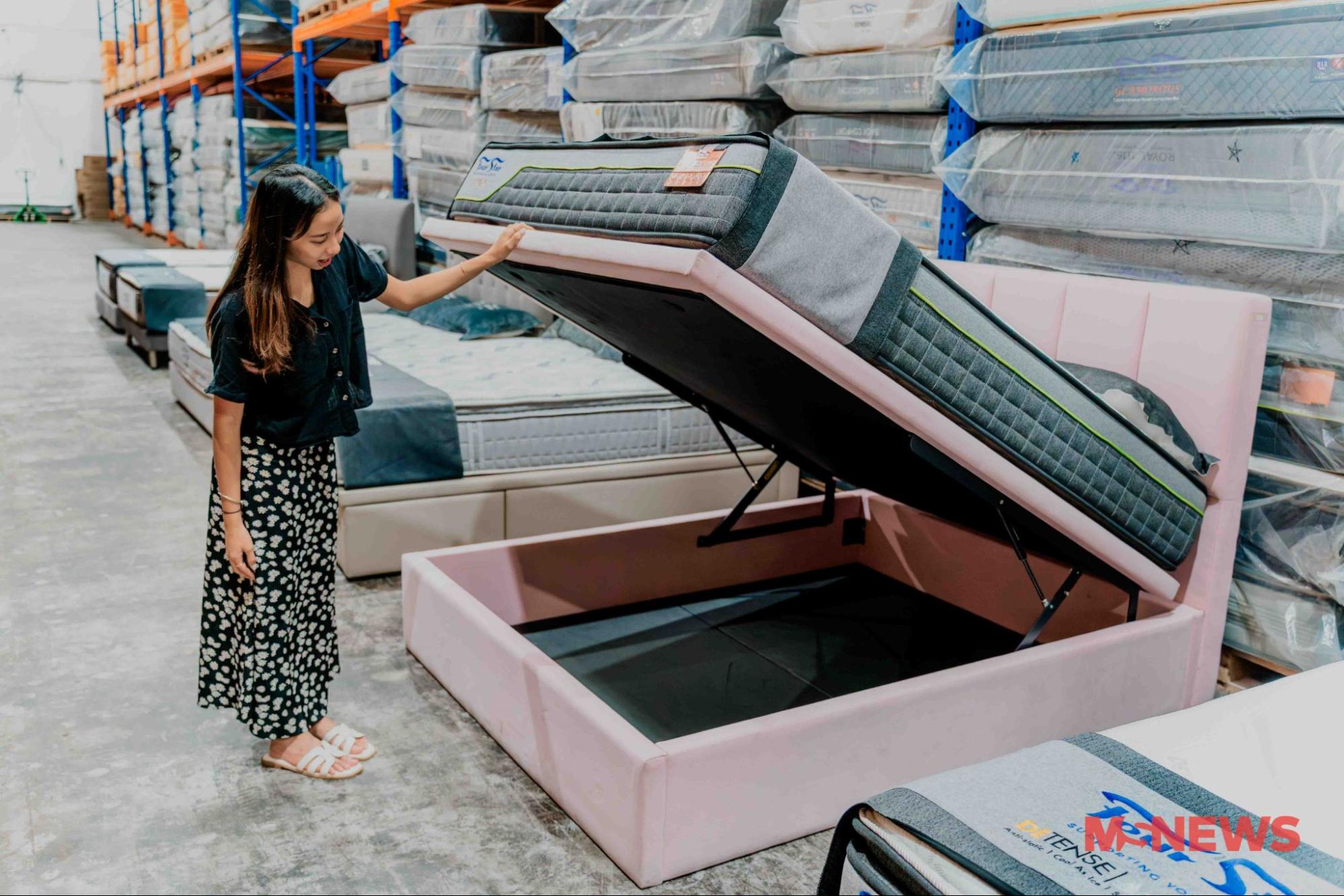 four star moving out sale