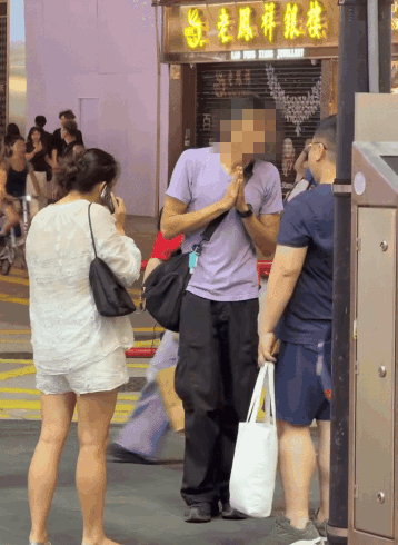 hong kong youtuber grabbing woman (2)