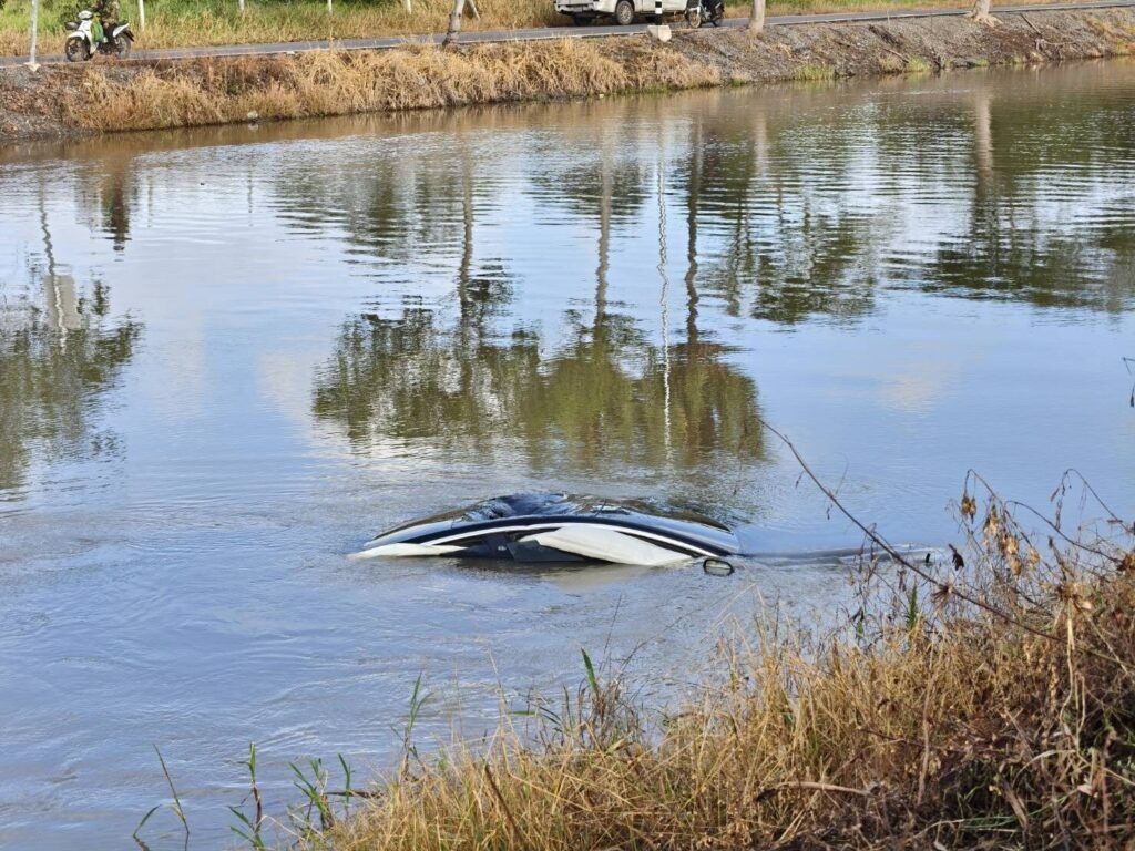 man drowns tesla canal submerge