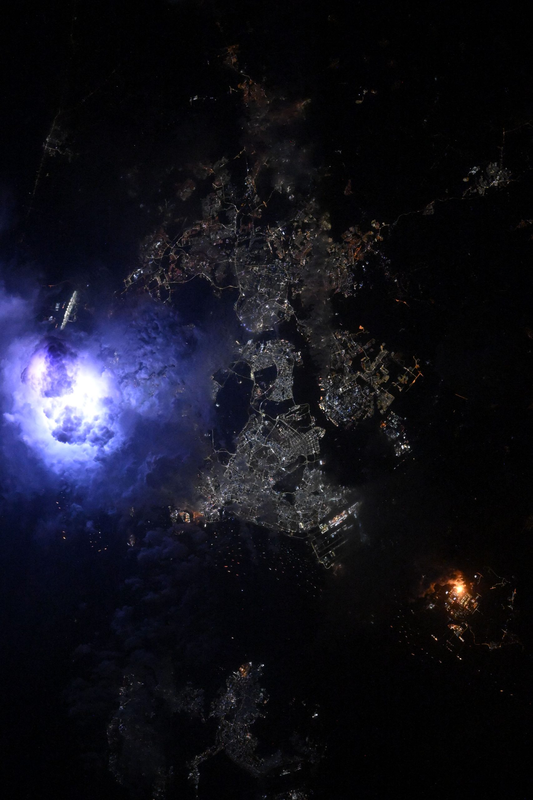 GMT166_21_29_Nichole Ayers_Singapore and Lightning