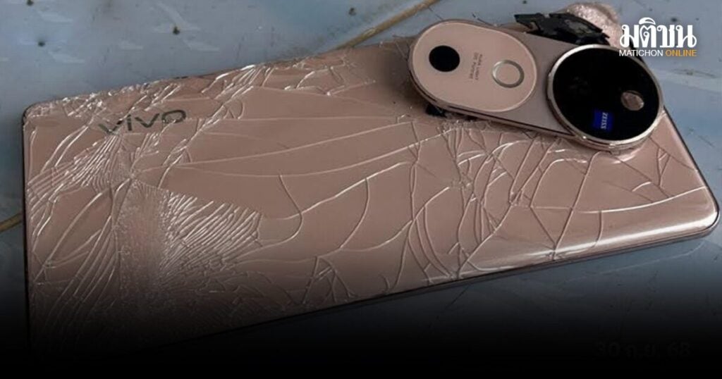 man smashed phone scammer