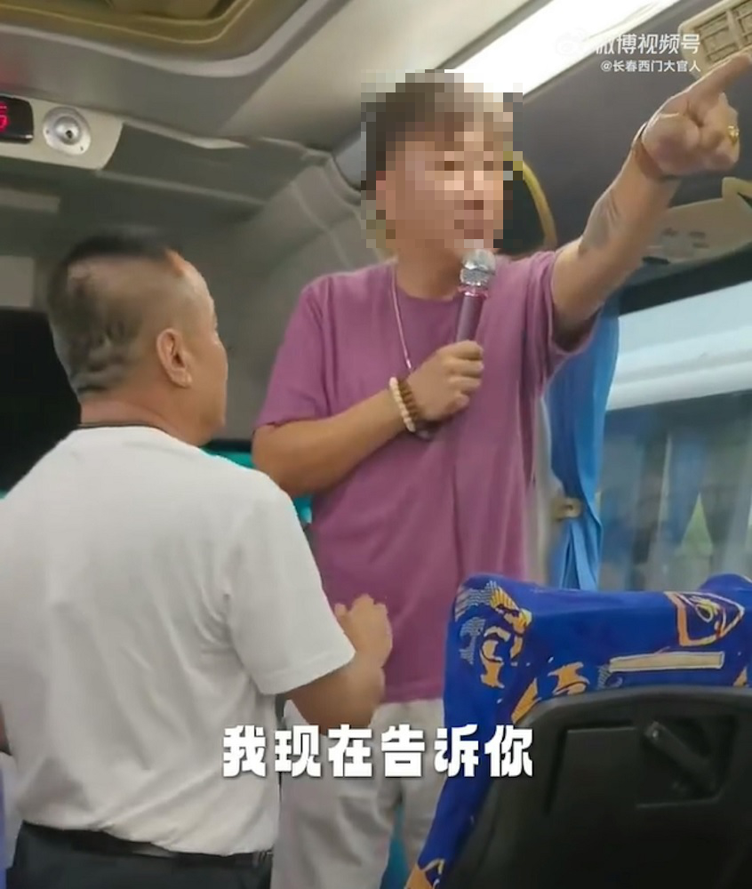 tour guide chinese tourists threat