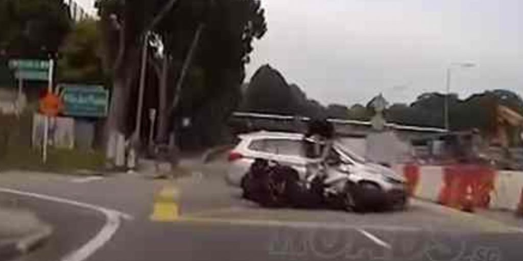 4 sent to hospital after 2 motorcycles collide with car that turned out ...