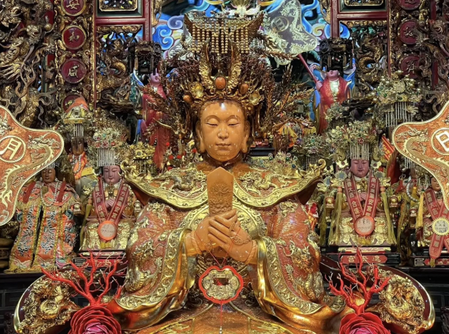 mazu stripped gold ornaments