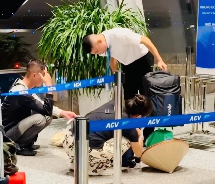 vietnam airlines market-style scales