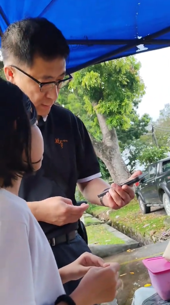 chinese tourist nasi lemak