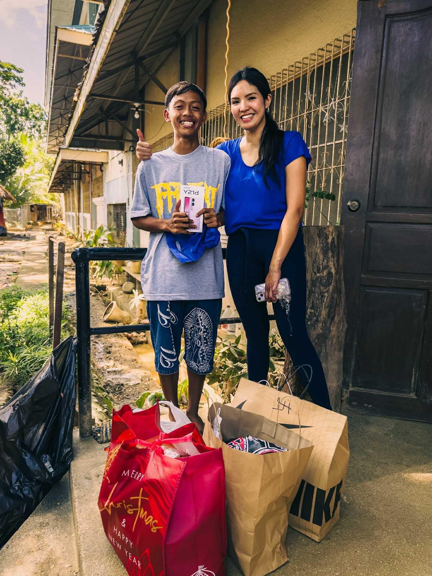 boy saves people typhoon kalmaegi (1)
