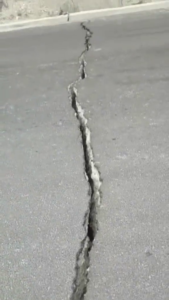 bridge collapses landslide cracks