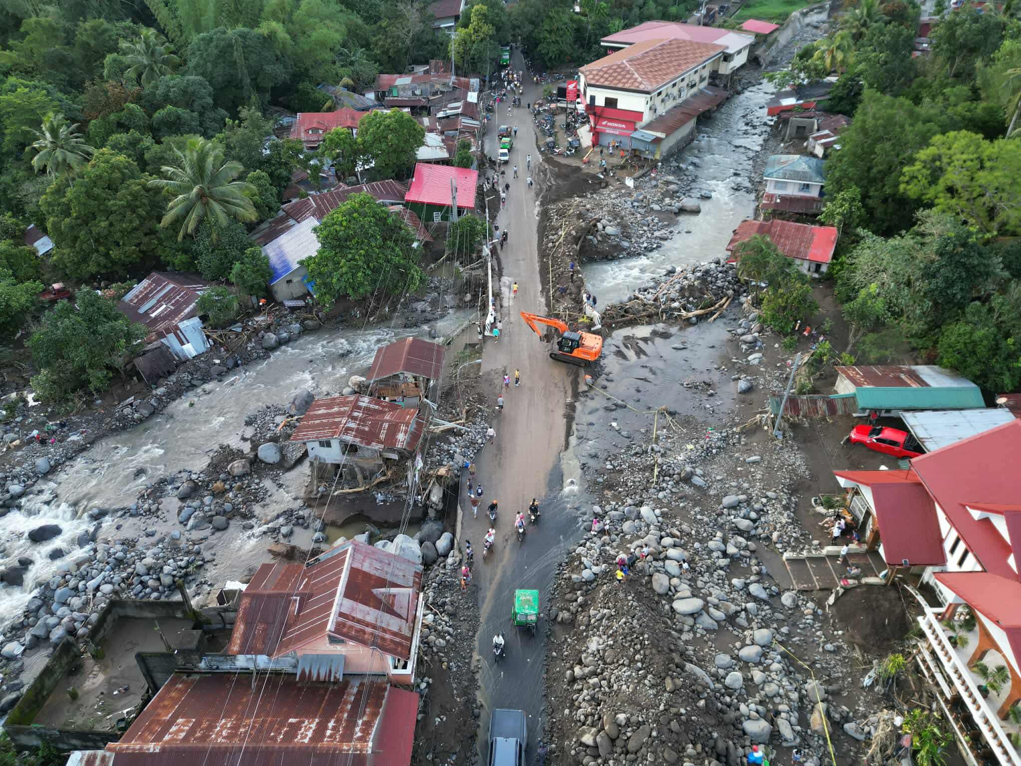 rescuer loses family members typhoon (2)