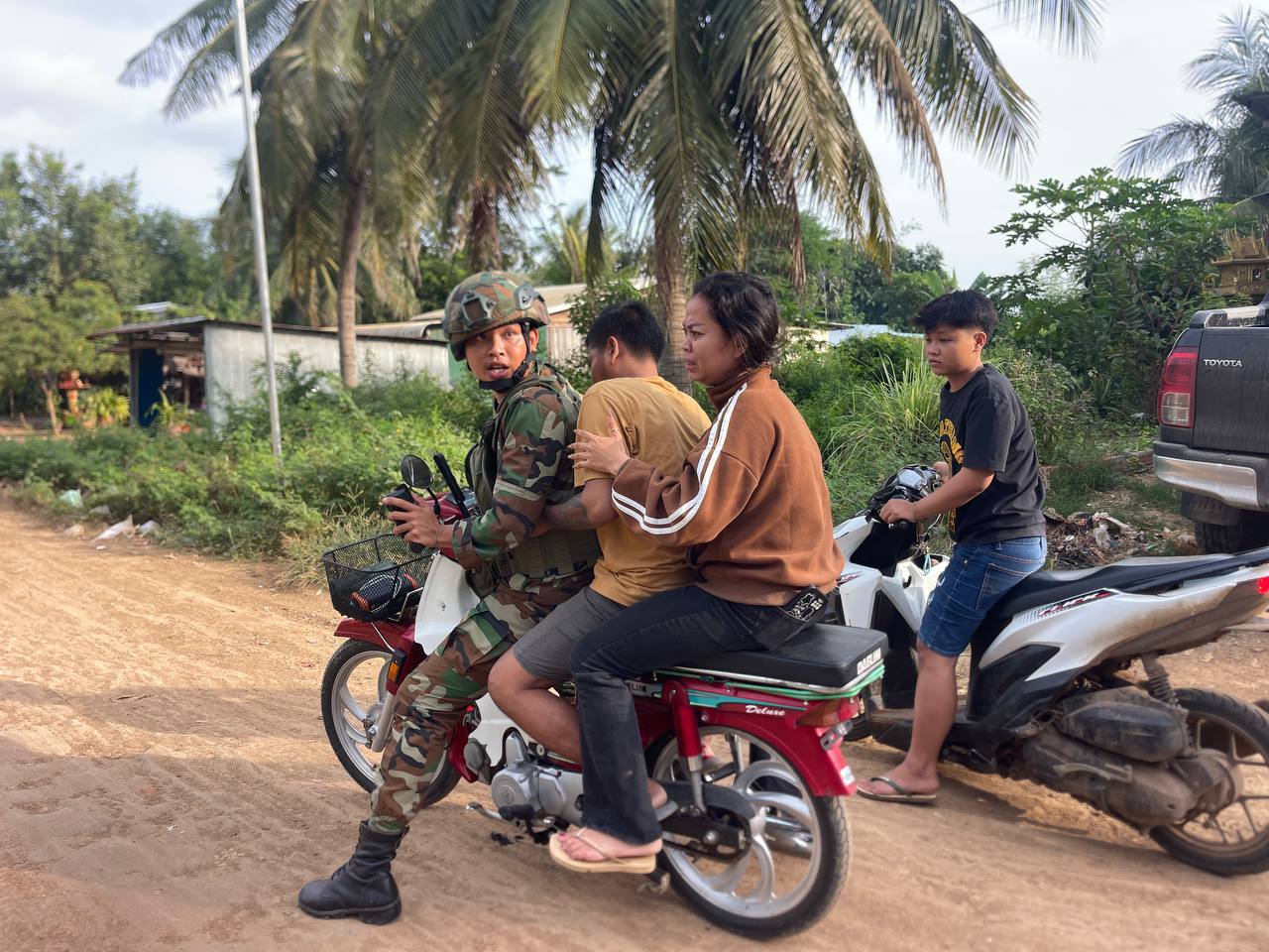 thailand cambodia border tensions soldiers