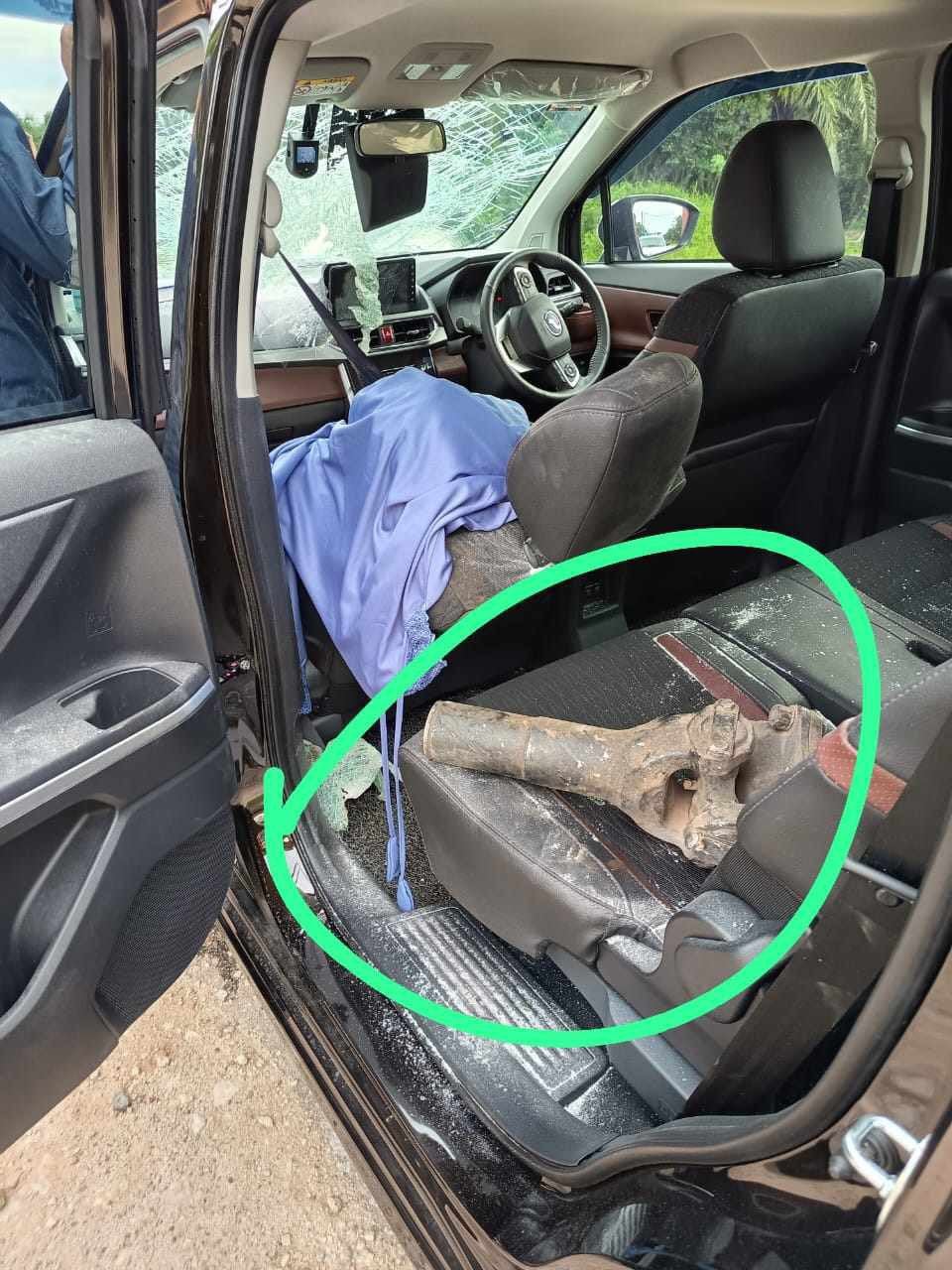 truck car windshield