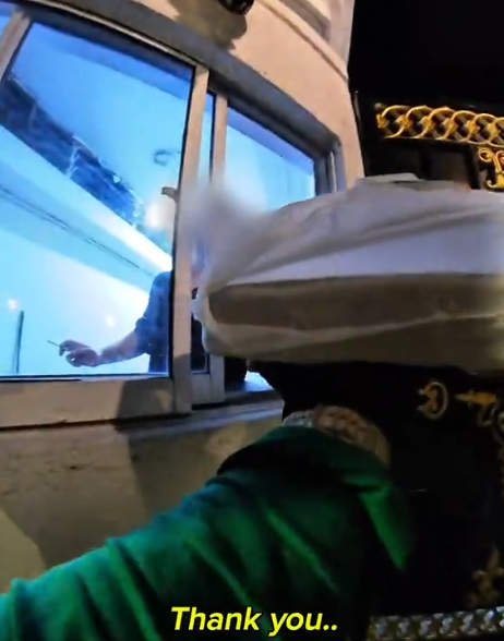 rider tip foreign customer