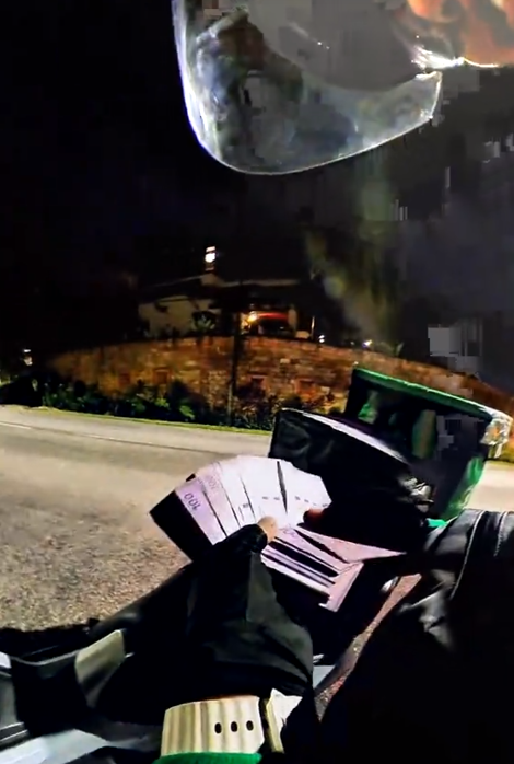 rider tip foreign customer