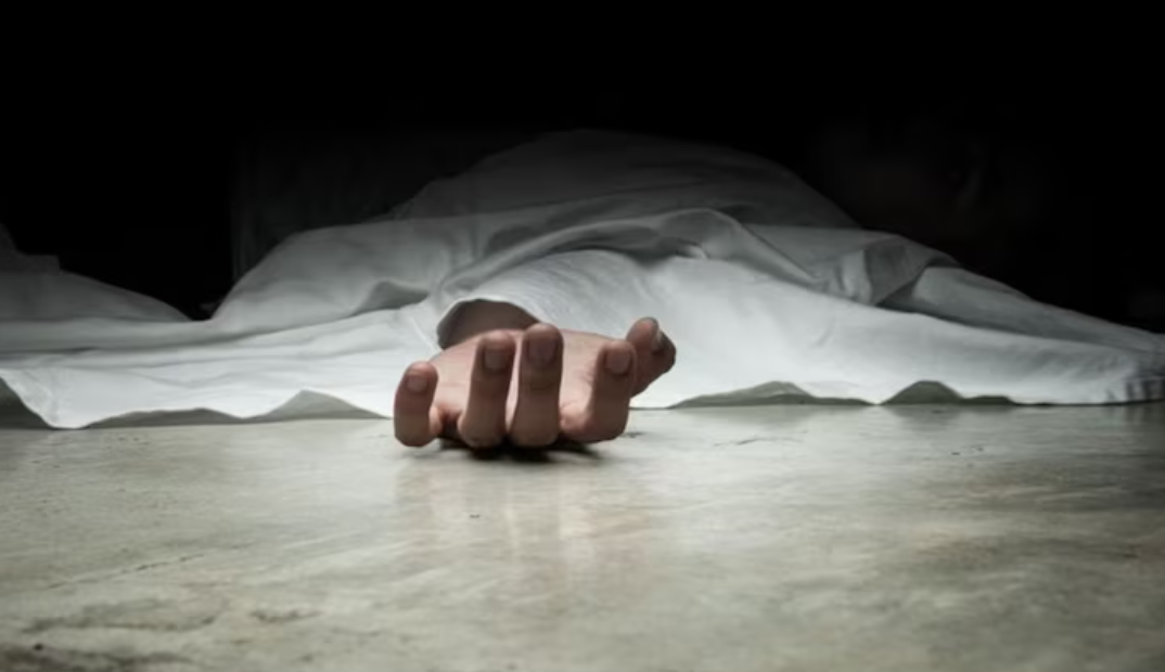 man girlfriend body apartment