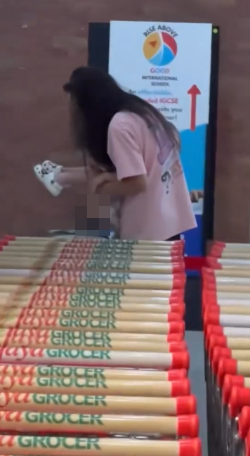 woman children urinate supermarket