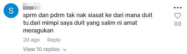 businessman gives away money beach (1)