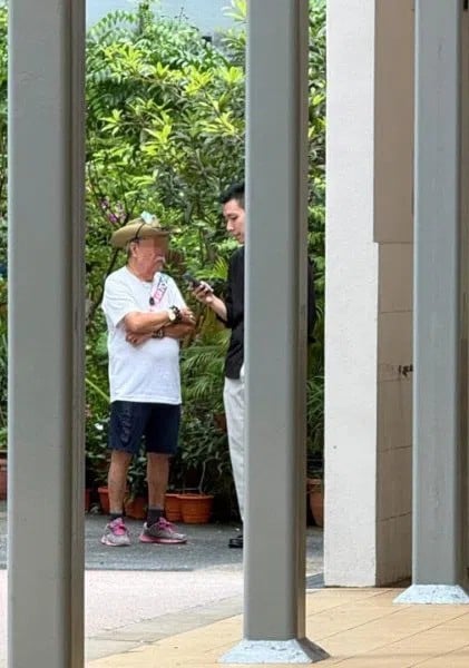 woman volunteer knife