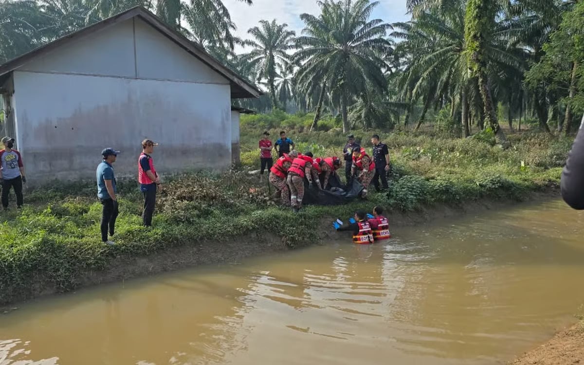 police drowns engagement ring (1)