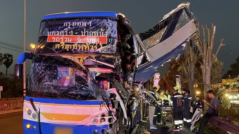 tour bus pileup windshield