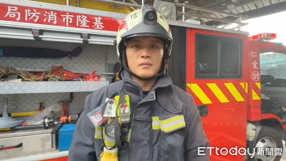 Firefighter dies burning cluttered home (1)