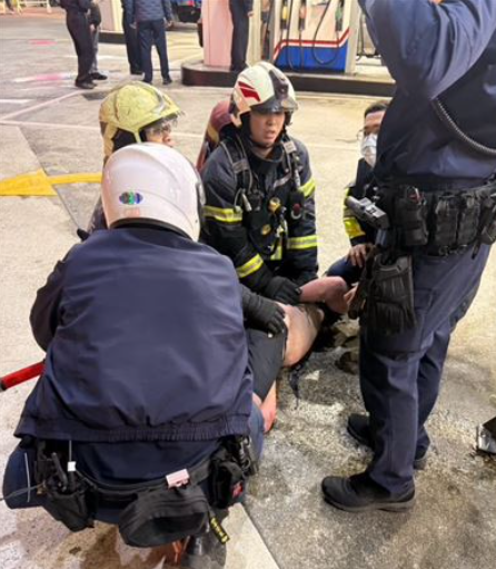 taiwan man fire firefighters