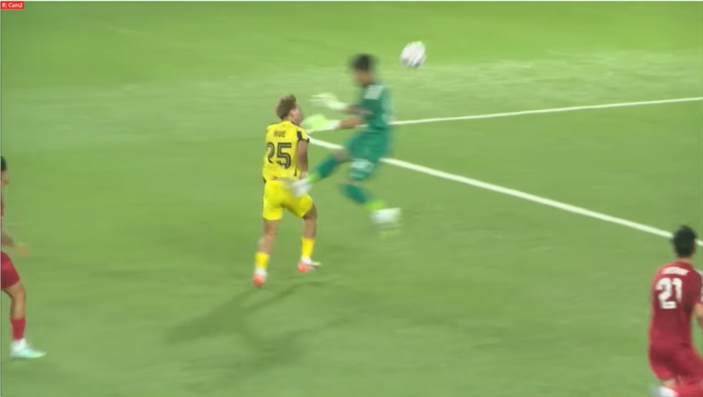 izwan challenging for ball