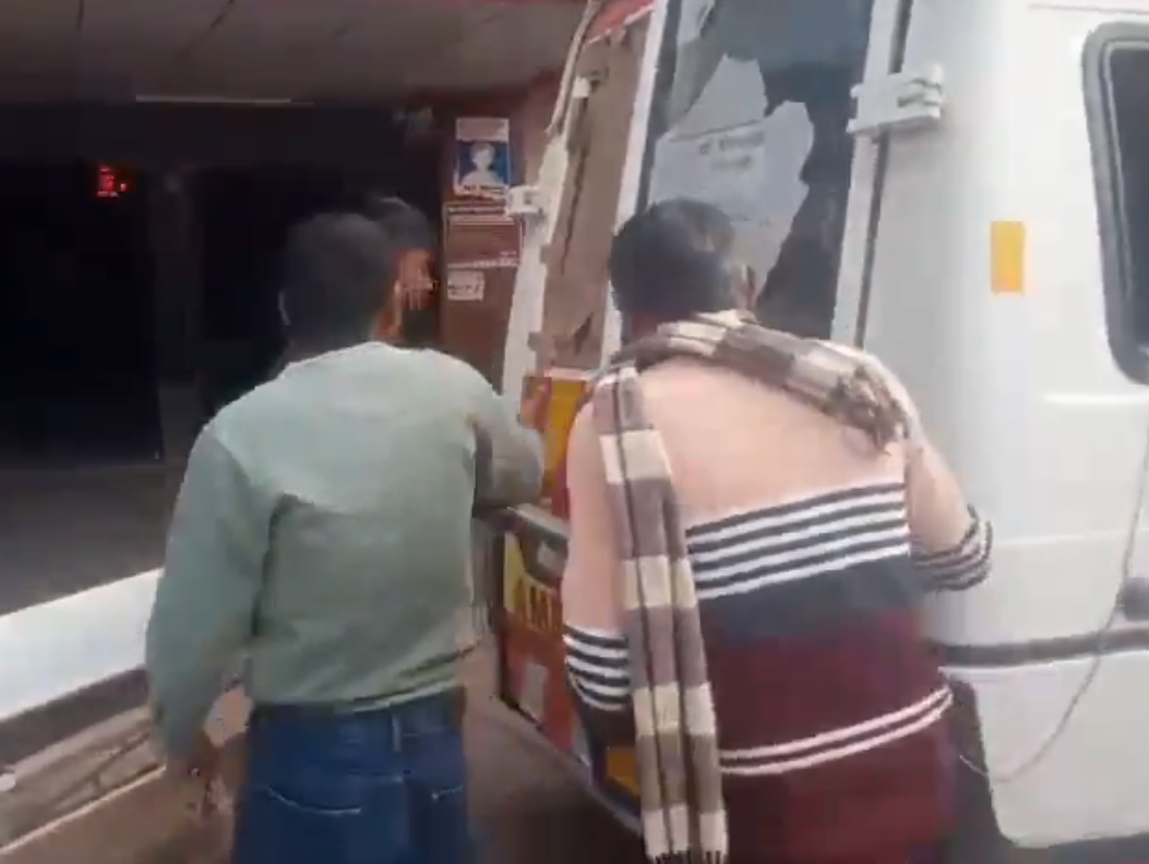 india ambulance door jammed