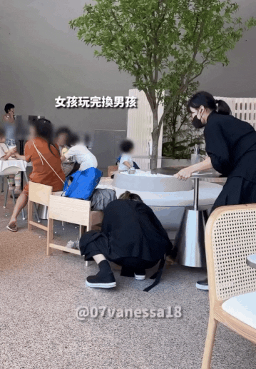 kids play pebbles taiwan restaurant (2)