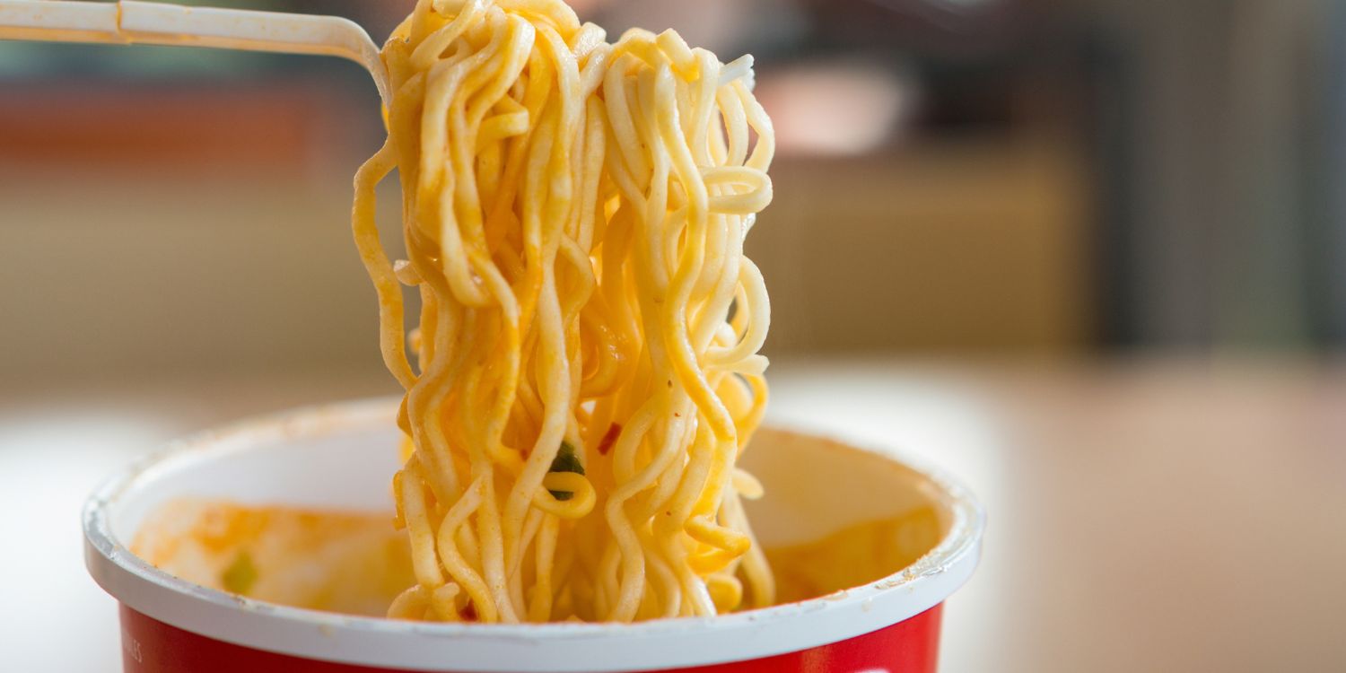 man frugal lifestyle girlfriend noodles