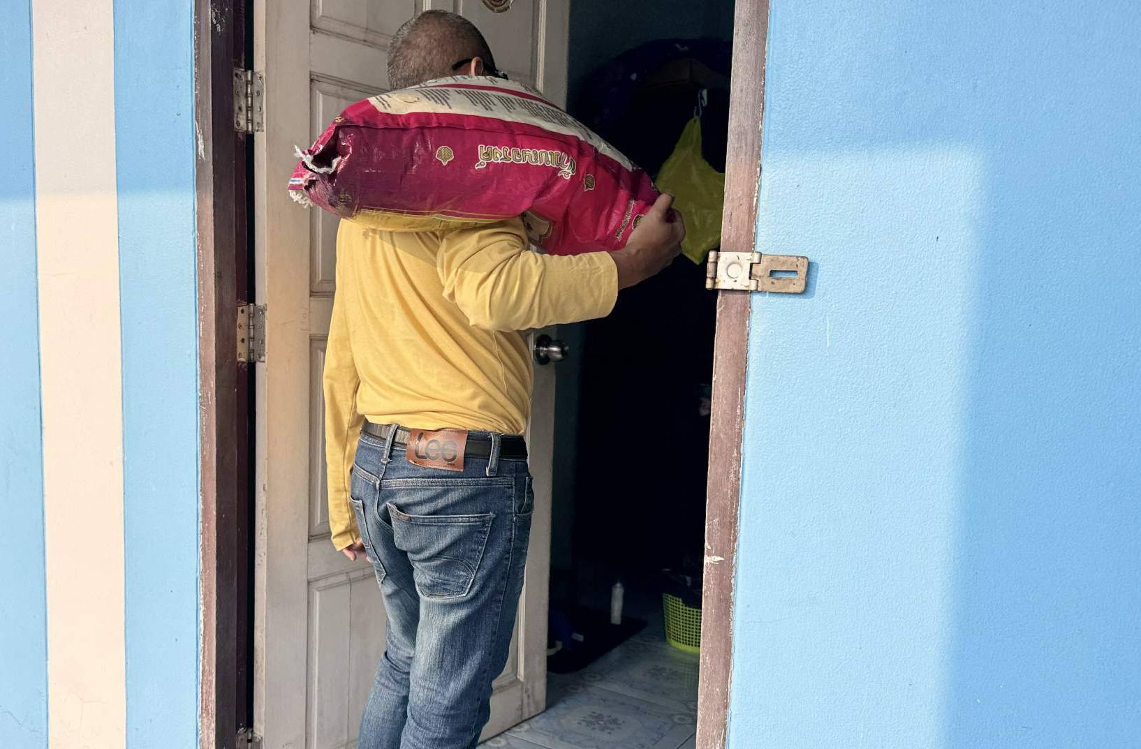 mum abandoned high schooler donations