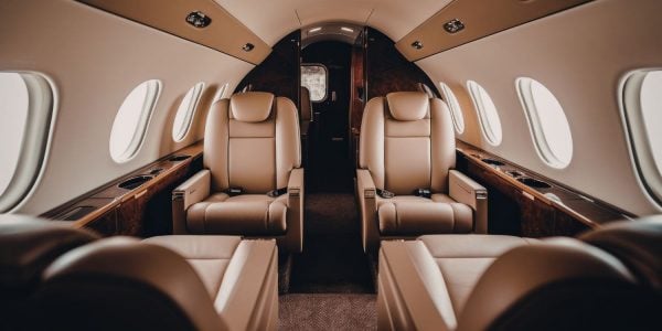 Fly private jet from HK for weekly badminton games in Kallang: Netizens share outrageous habits of wealthy S'poreans