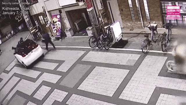 police hood fleeing vehicle 3