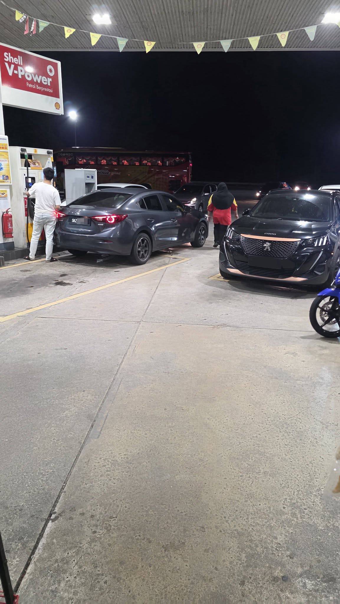 singapore-registered car ron95 (2)