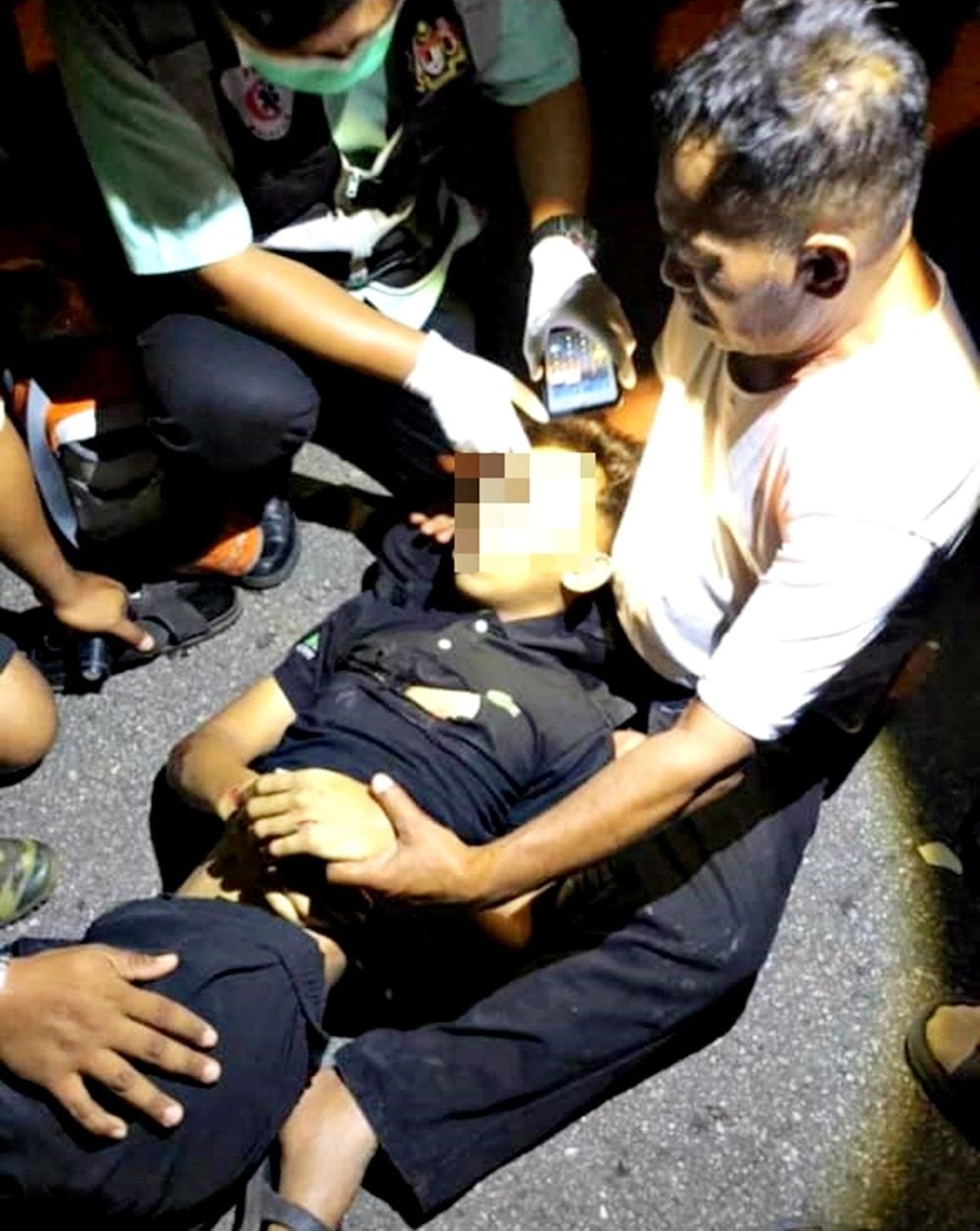 teen dies father's arms (2)