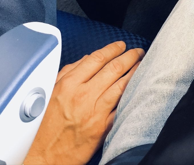 woman escape molester plane hand