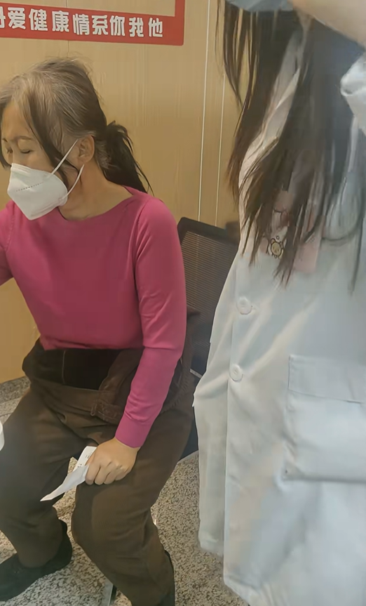 woman pregnant ivf old age (2)