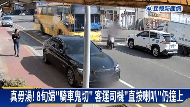 woman trapped under bus taiwan (2)