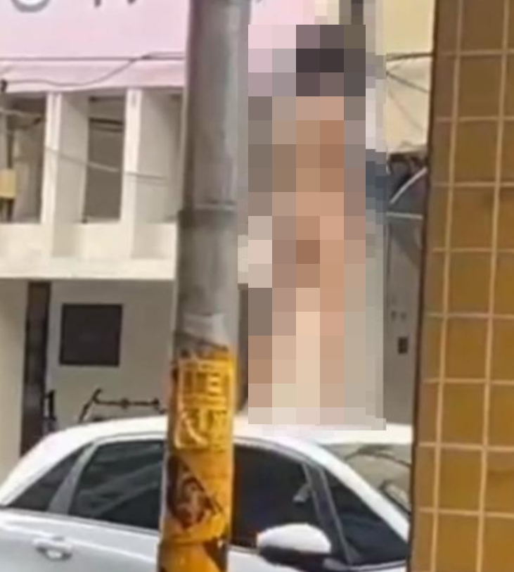 naked woman swaying car