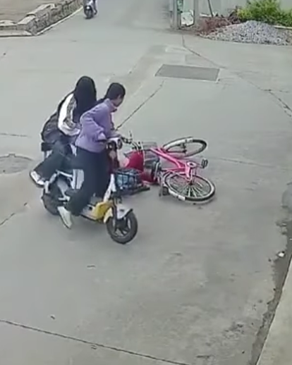 woman students fell lawsuit