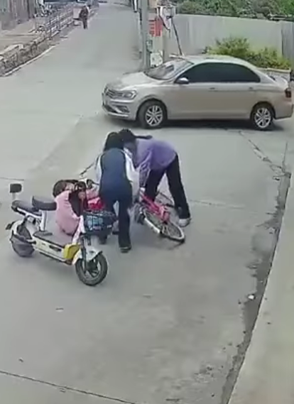 woman students fell lawsuit