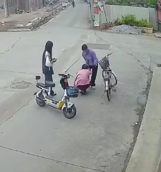 woman students fell lawsuit