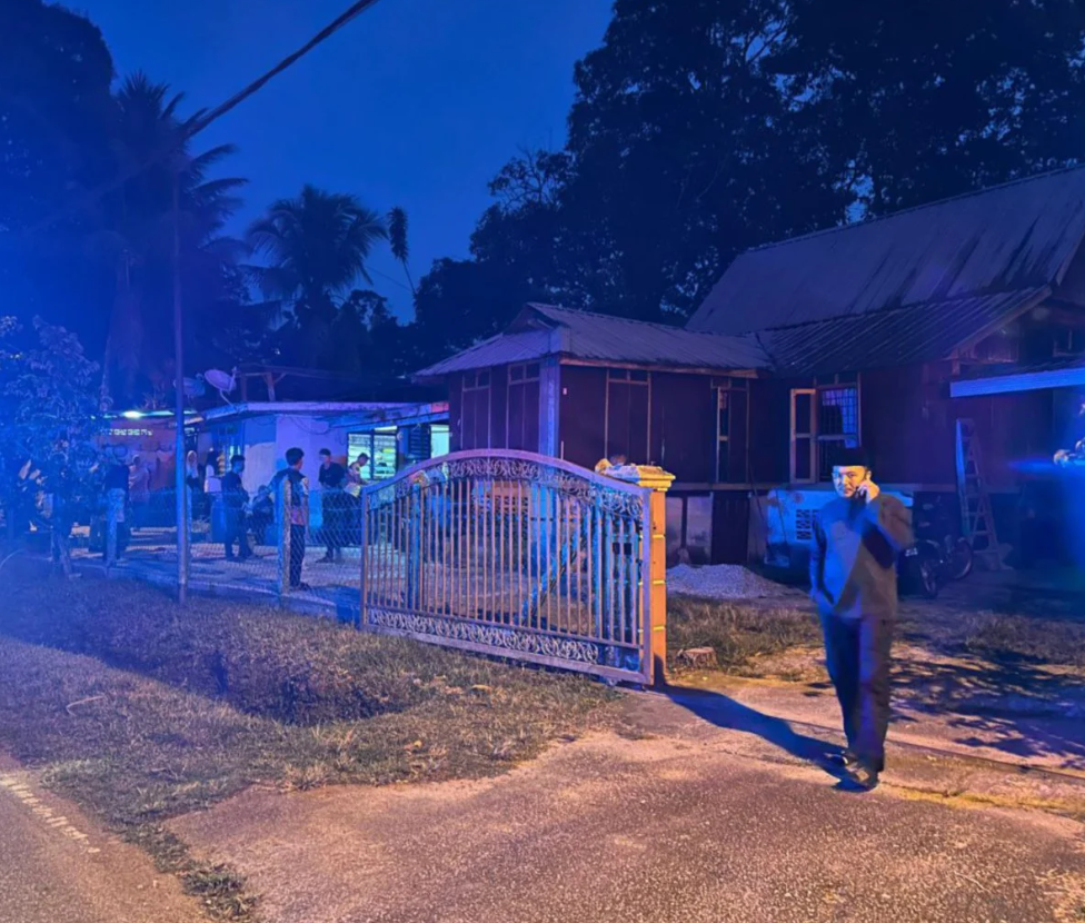 woman mother can opener