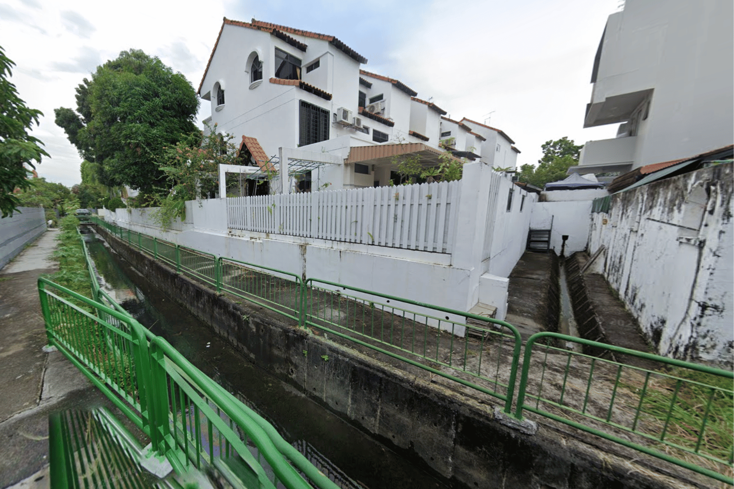 axe attack sims view