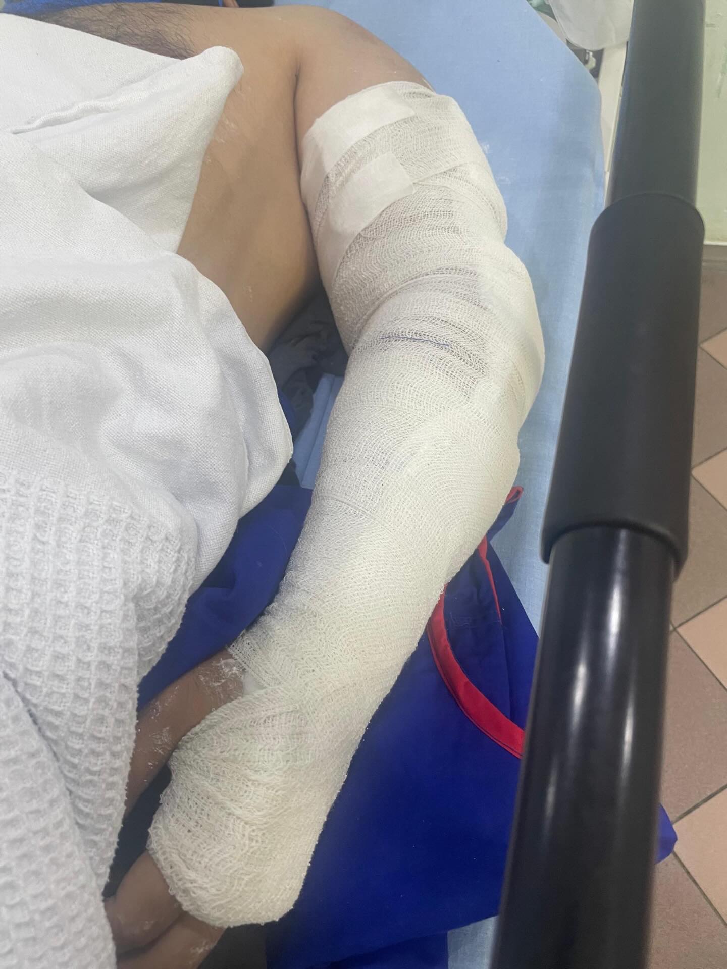 motorcyclist car door (2)