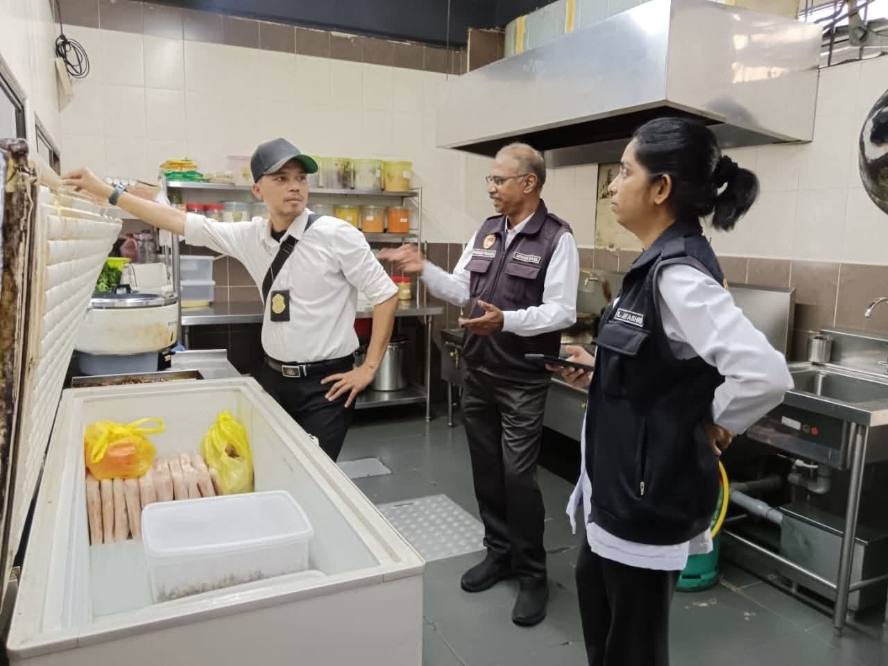 restaurant washes leftovers (2)