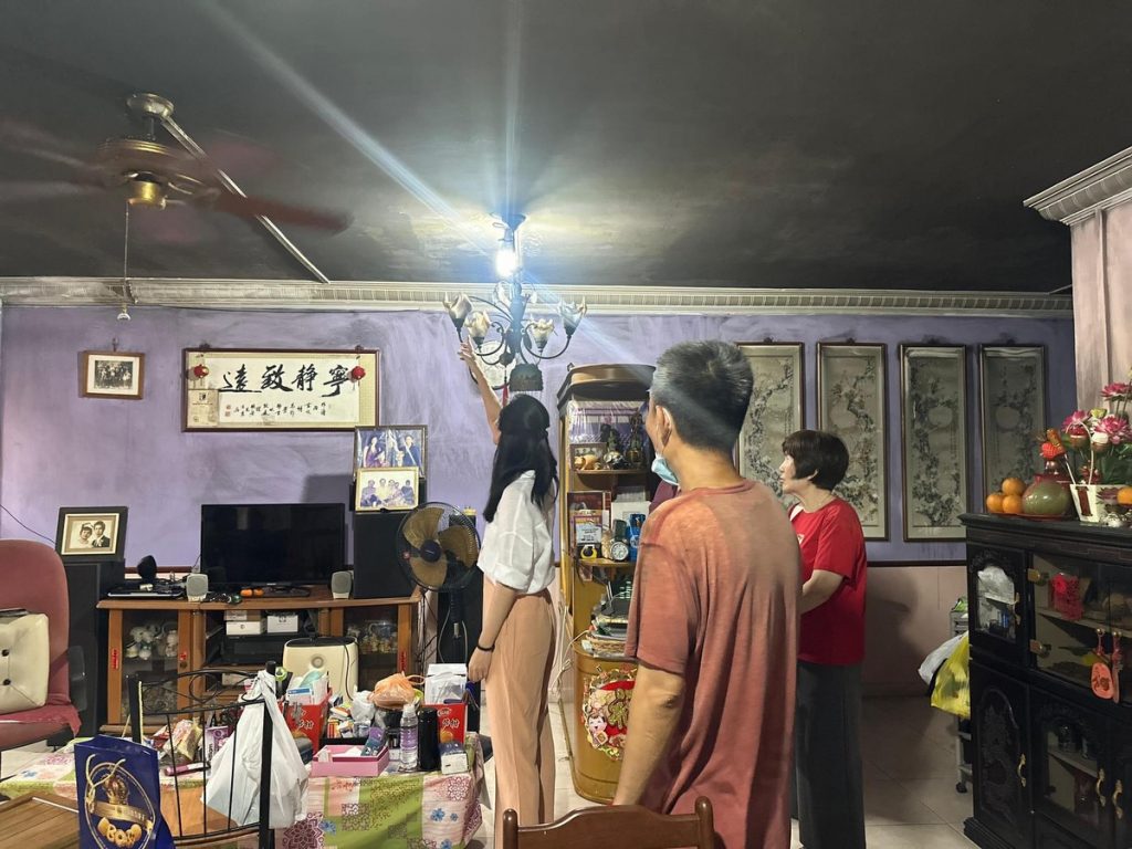 Fire breaks out overnight in Sengkang HDB flat with 2 elderly residents ...