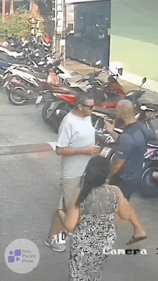 tourist slapped thailand footage